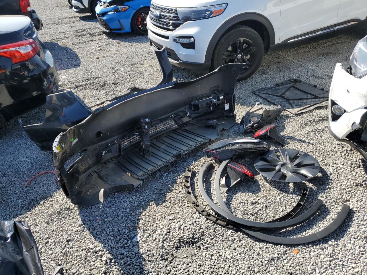 2024 Tesla Model Y VIN: 7SAYGDED6RF096073 Lot: 90845895