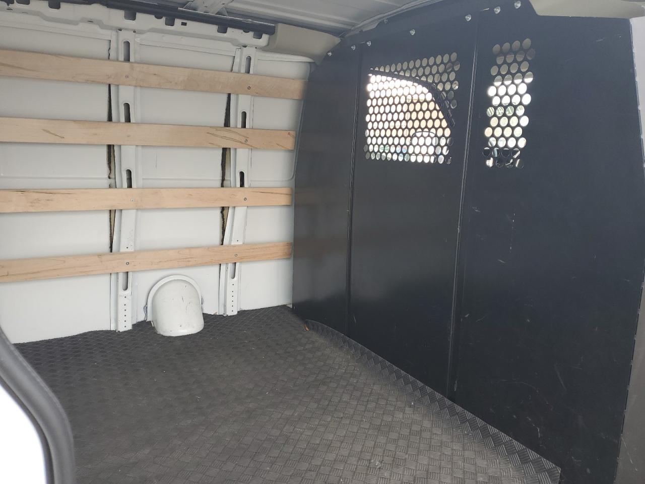 2024 Chevrolet Express G2500 VIN: 1GCWGAFP2R1263453 Lot: 91940015