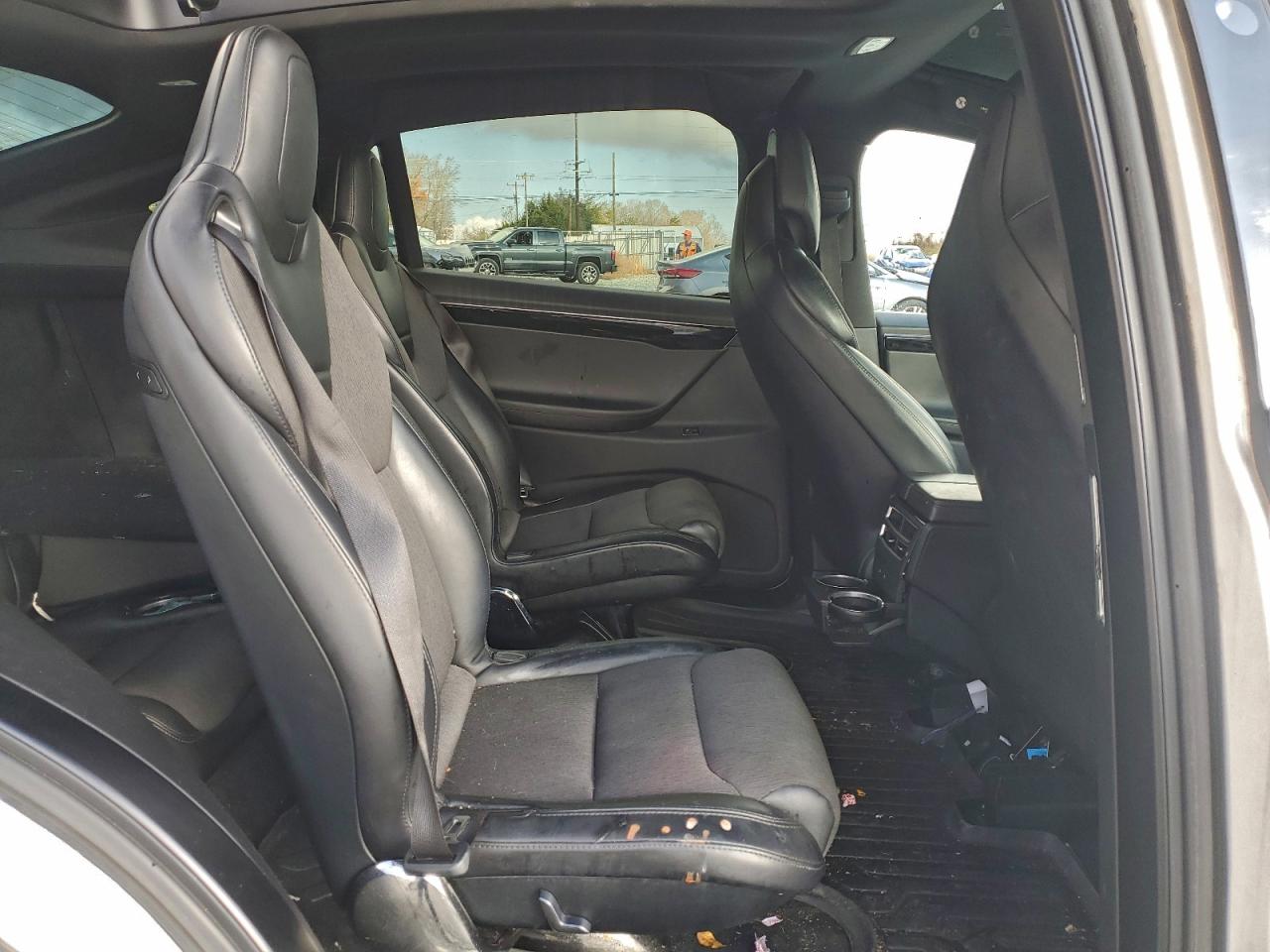 2017 Tesla Model X VIN: 5YJXCBE29HF064370 Lot: 94323105