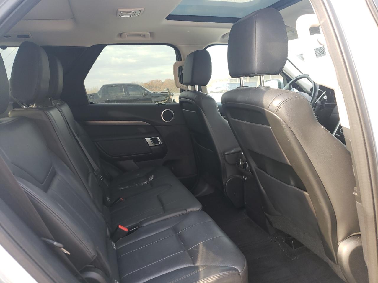 2017 Land Rover Discovery Hse VIN: SALRRBBVXHA010387 Lot: 90876235