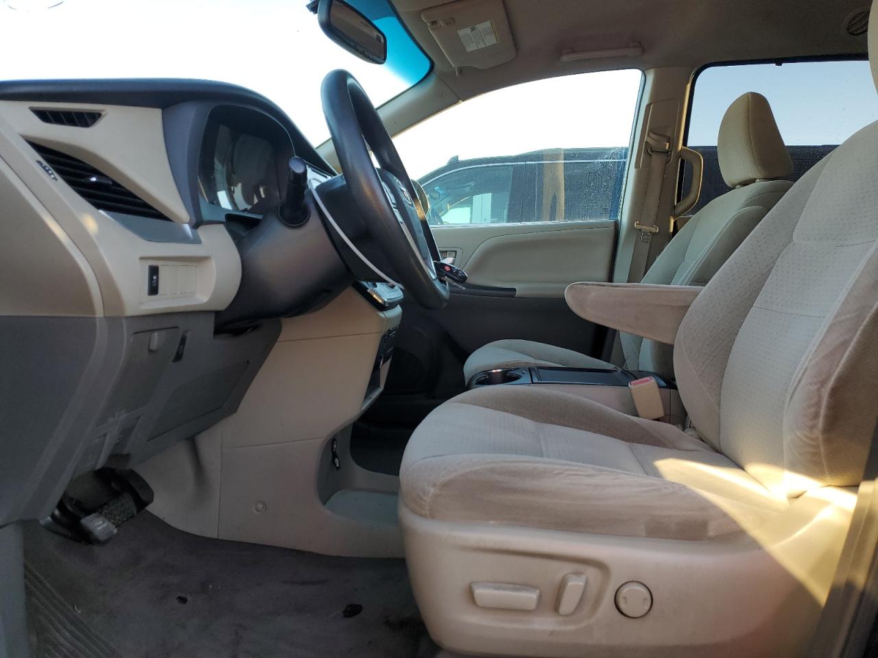 2015 Toyota Sienna Le VIN: 5TDKK3DC2FS568474 Lot: 91479425