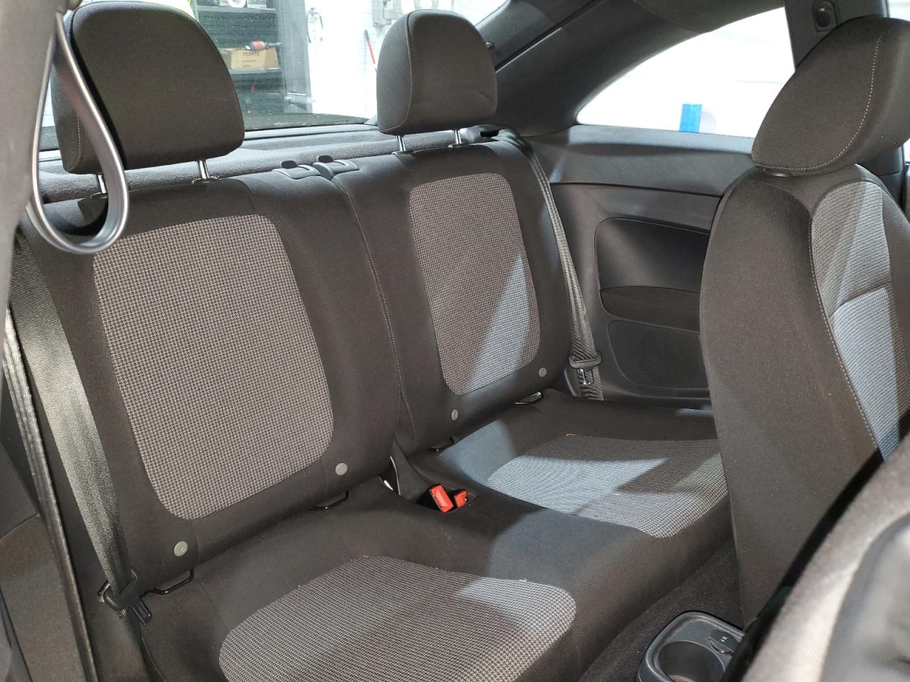 2017 Volkswagen Beetle 1.8T VIN: 3VWF17AT2HM610545 Lot: 91686135