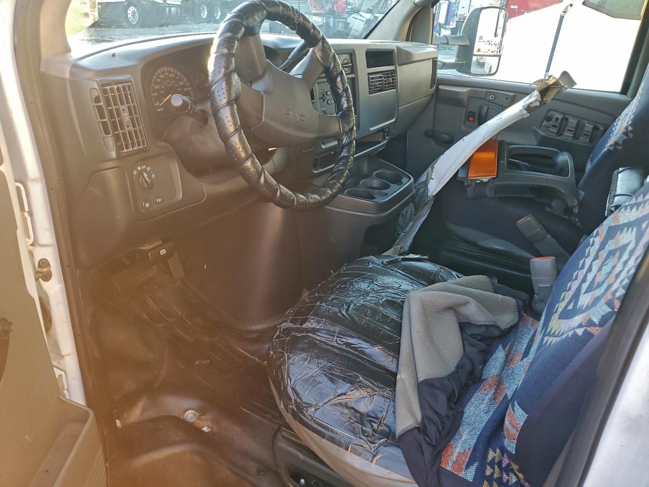 2005 GMC Savana Cutaway G3500 VIN: 1GDJG31V351905812 Lot: 93440275