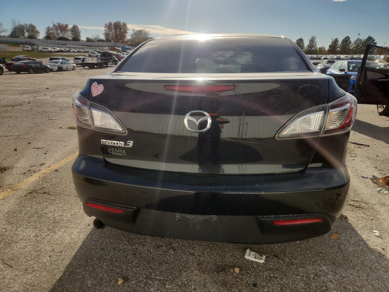 2011 Mazda 3 I VIN: JM1BL1VFXB1404018 Lot: 92120835