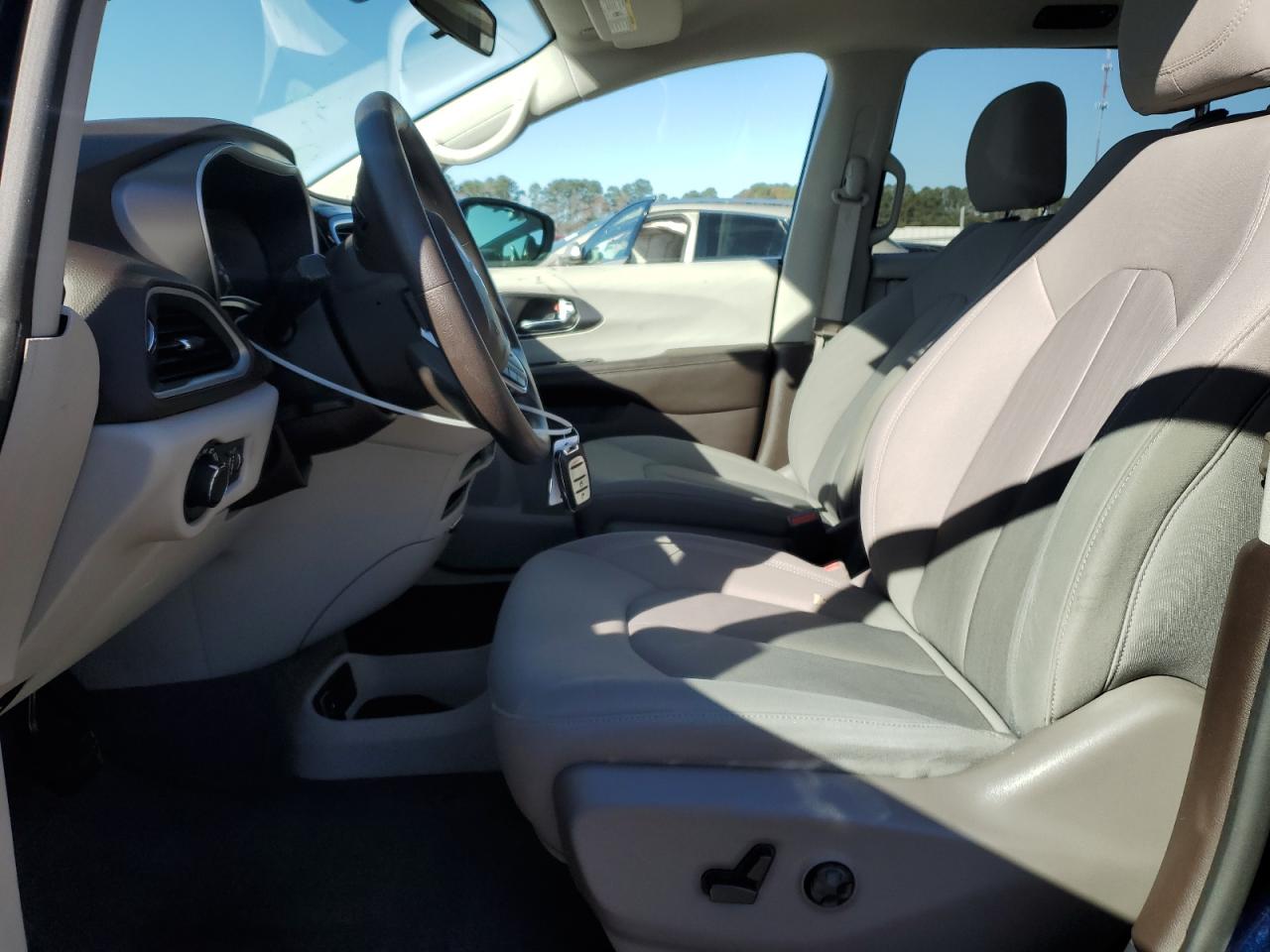 2020 Chrysler Voyager Lx VIN: 2C4RC1CG4LR131178 Lot: 92093755