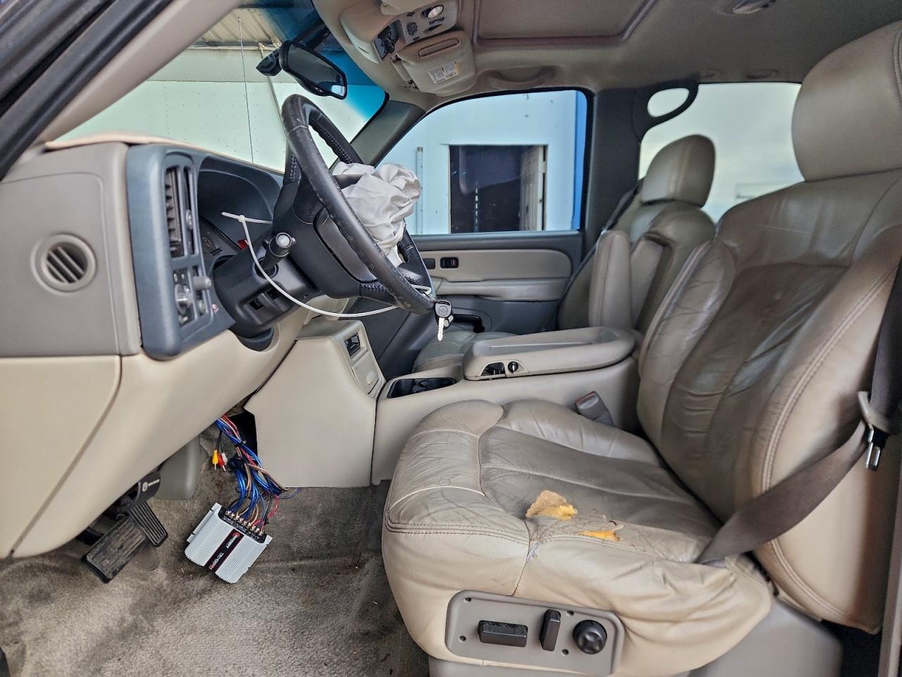 2001 Chevrolet Tahoe C1500 VIN: 1GNEC13T11R171904 Lot: 93648795