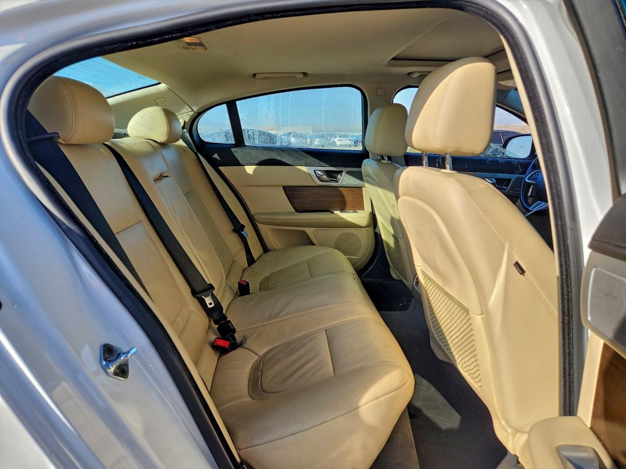 2015 Jaguar Xf 2.0T Premium VIN: SAJWA0FS2FPU68670 Lot: 94230855