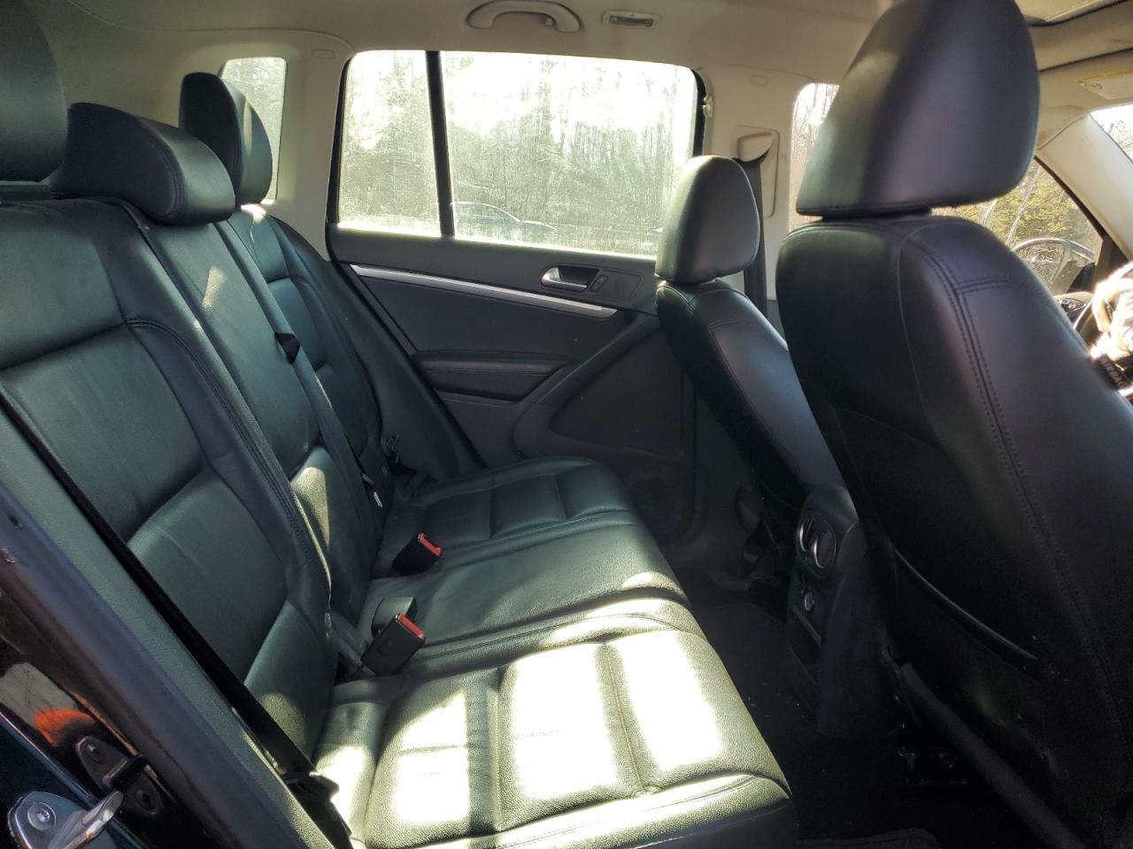 2015 Volkswagen Tiguan S VIN: WVGJV7AXXFW516748 Lot: 92627485