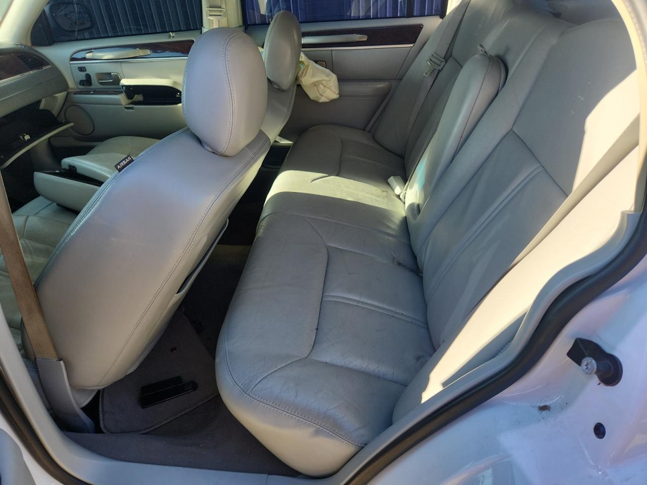 2007 Lincoln Town Car Signature Limited VIN: 1LNHM82W07Y614142 Lot: 91832845