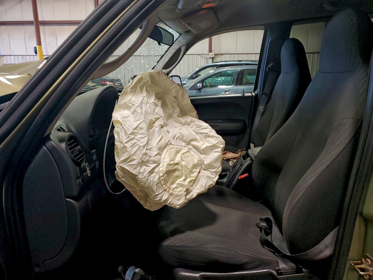 2003 Jeep Liberty Sport VIN: 1J4GL48K53W675017 Lot: 94731655