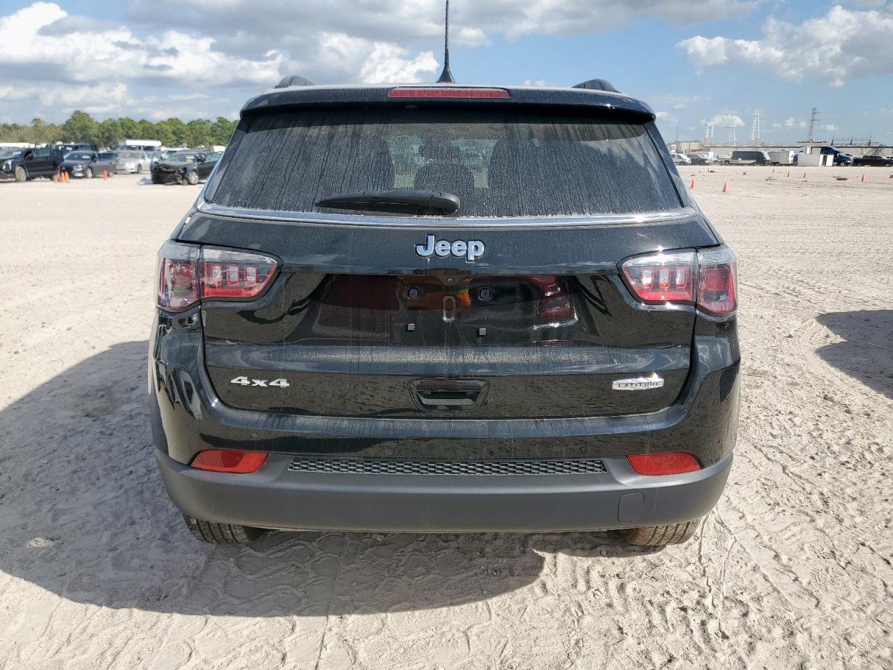 2025 Jeep Compass Latitude VIN: 3C4NJDBN4ST535499 Lot: 92904455