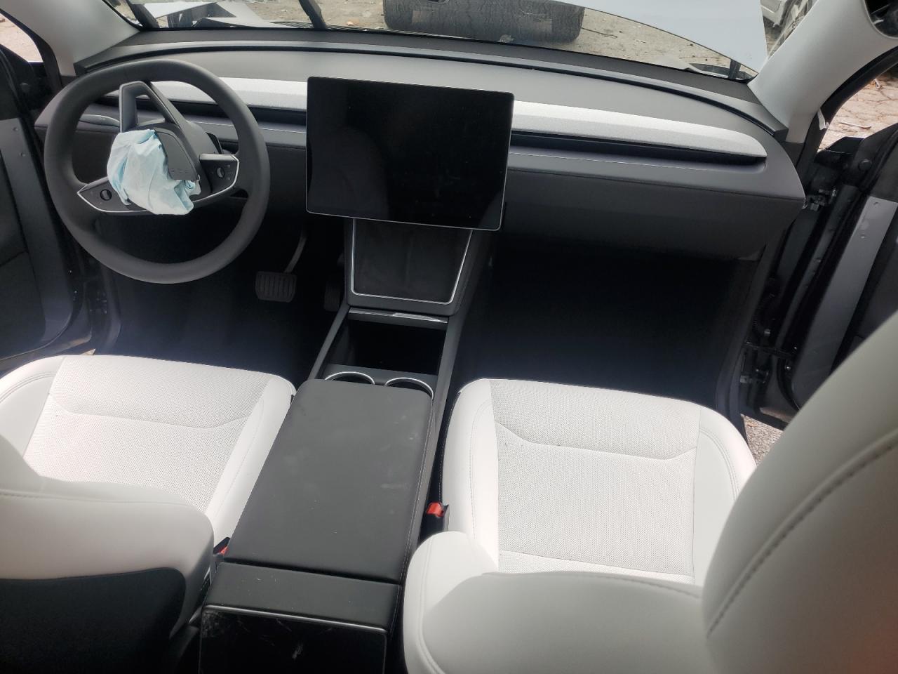 2026 Tesla Model Y VIN: 7SAYGDED6TA500770 Lot: 90715025