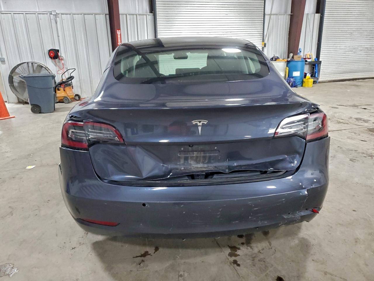 2018 Tesla Model 3 VIN: 5YJ3E1EA8JF110576 Lot: 93467585