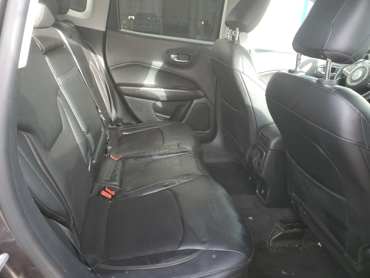 2018 Jeep Compass Latitude VIN: 3C4NJDBB9JT127911 Lot: 91960705