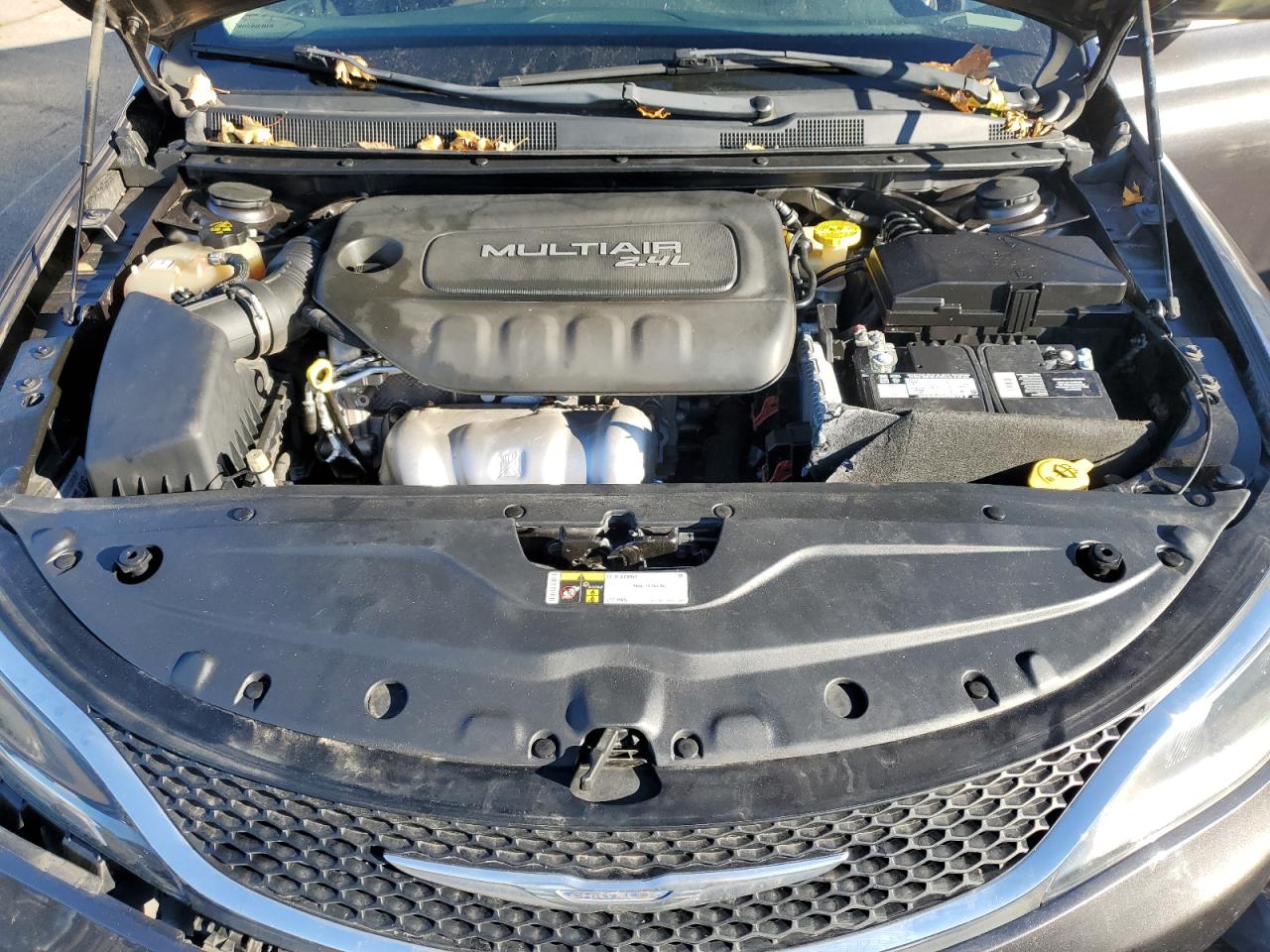 2015 Chrysler 200 Limited VIN: 1C3CCCAB2FN693823 Lot: 92912475