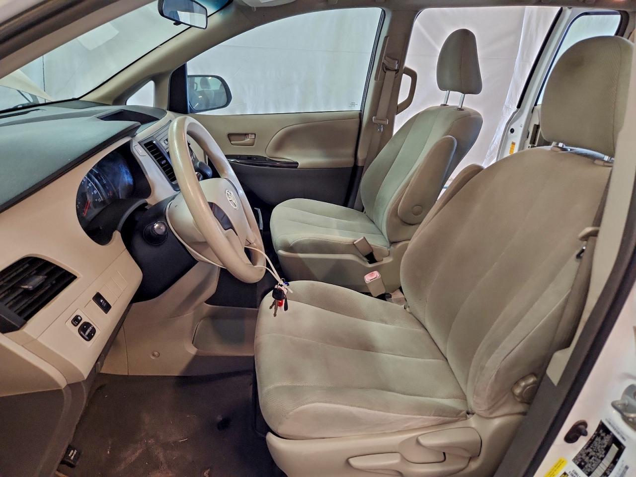 2013 Toyota Sienna VIN: 5TDZK3DC5DS355692 Lot: 92717265