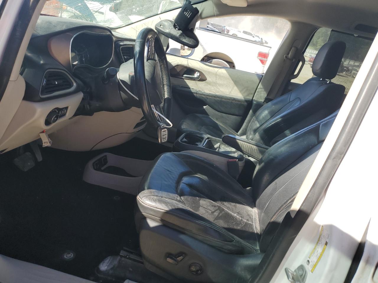 2019 Chrysler Pacifica Touring L VIN: 2C4RC1BG2KR560528 Lot: 92297195