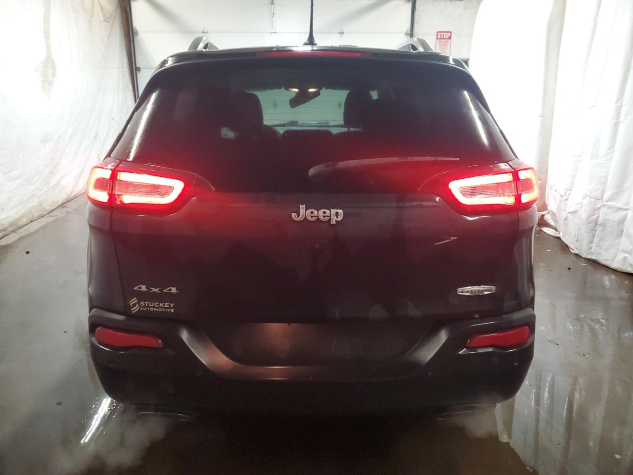 2016 Jeep Cherokee Latitude VIN: 1C4PJMCSXGW253835 Lot: 92085015