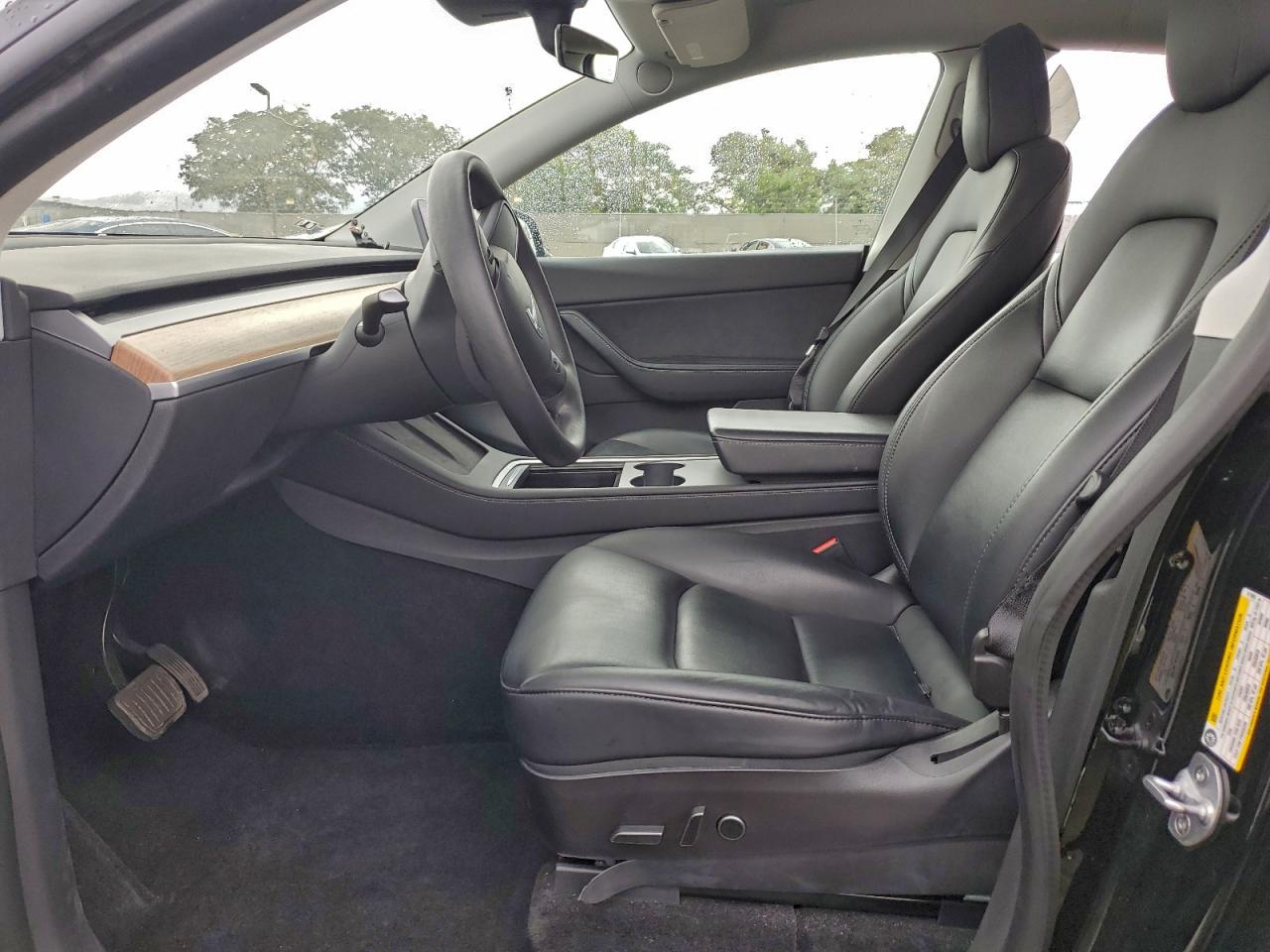 2022 Tesla Model Y VIN: 7SAYGDEEXNF411895 Lot: 92825395