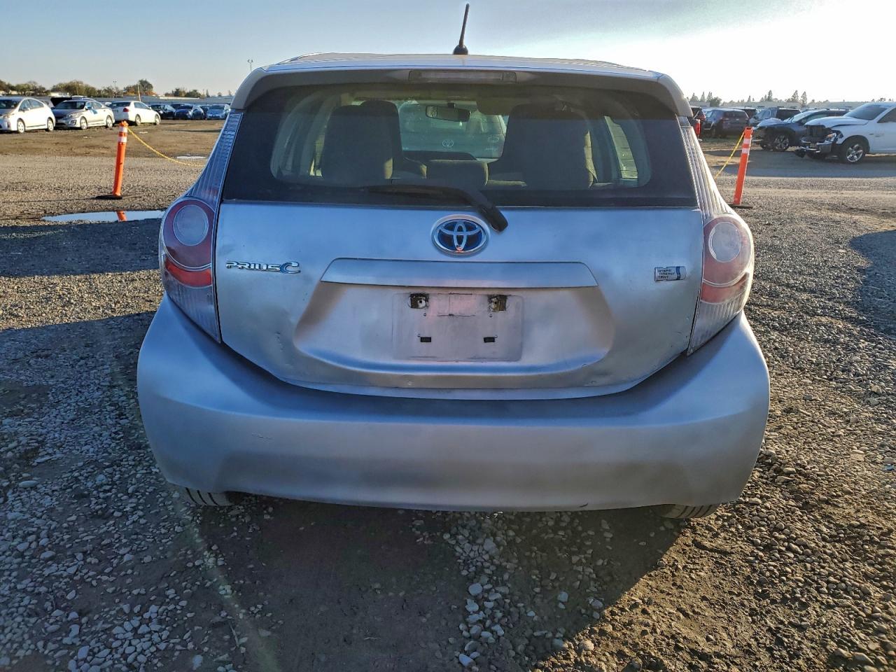 2014 Toyota Prius C VIN: JTDKDTB34E1572390 Lot: 93971585