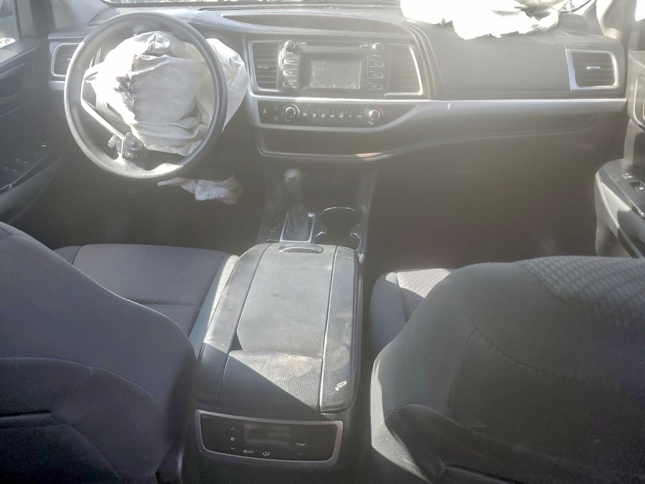 2018 Toyota Highlander Le VIN: 5TDZZRFH2JS250854 Lot: 94503565