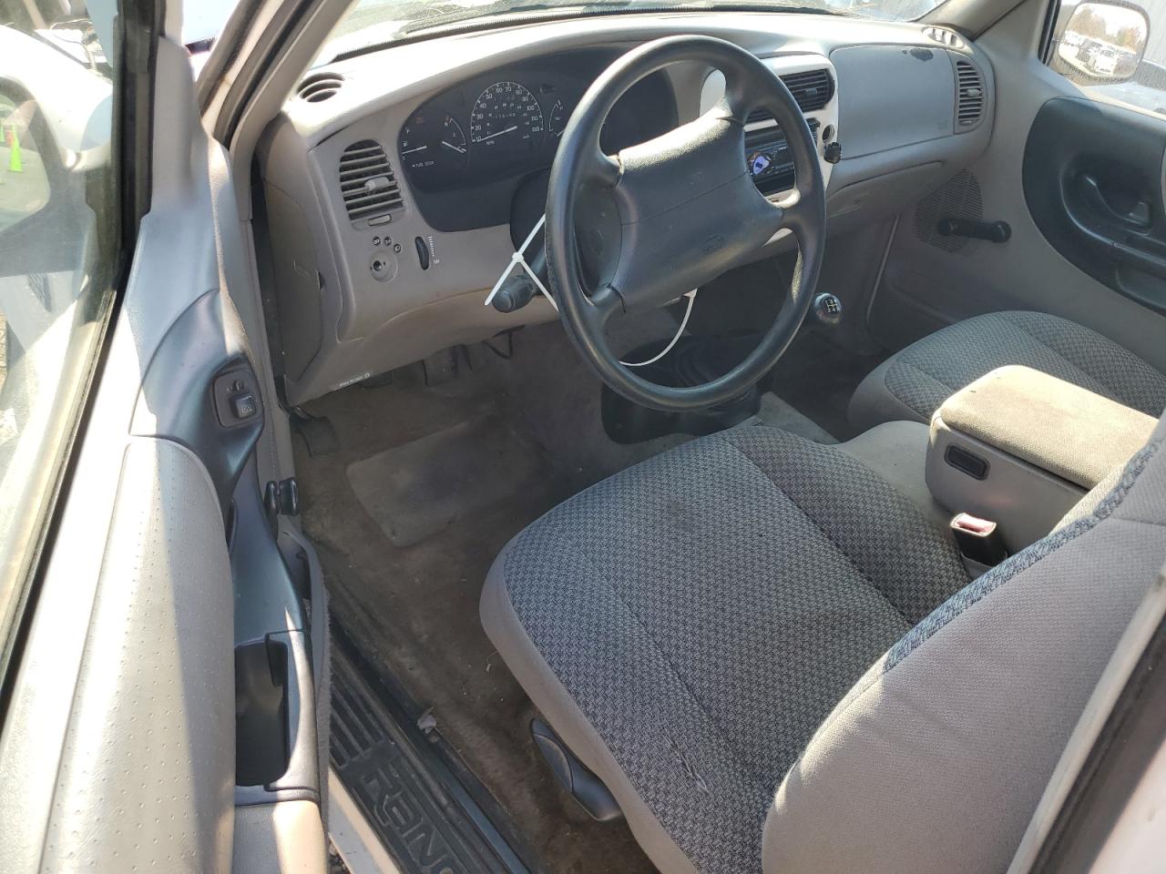 1998 Ford Ranger VIN: 1FTYR10C7WPA31237 Lot: 92835035