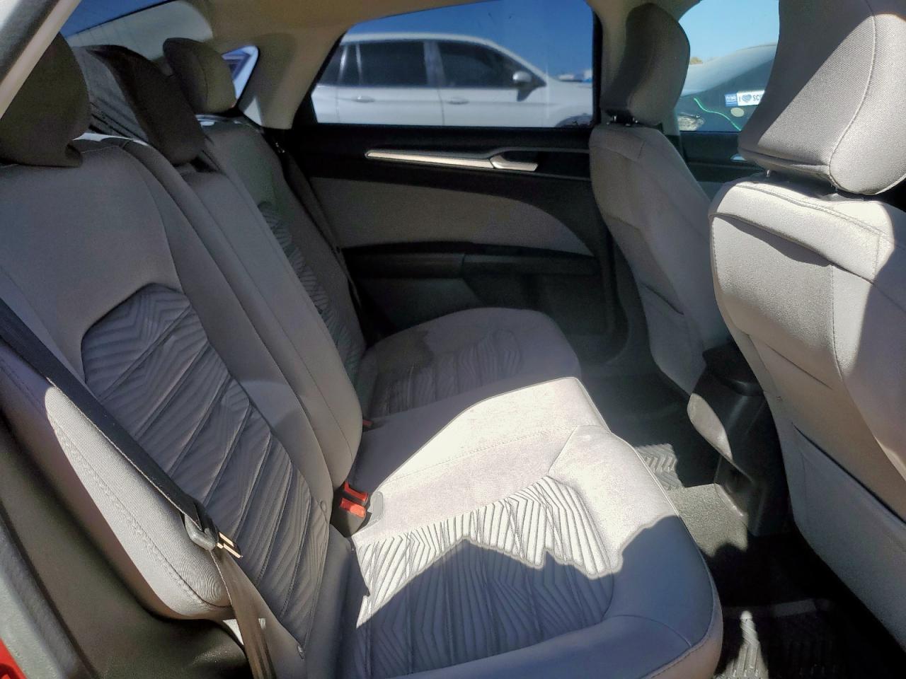 2016 Ford Fusion S VIN: 3FA6P0G76GR193201 Lot: 91856125