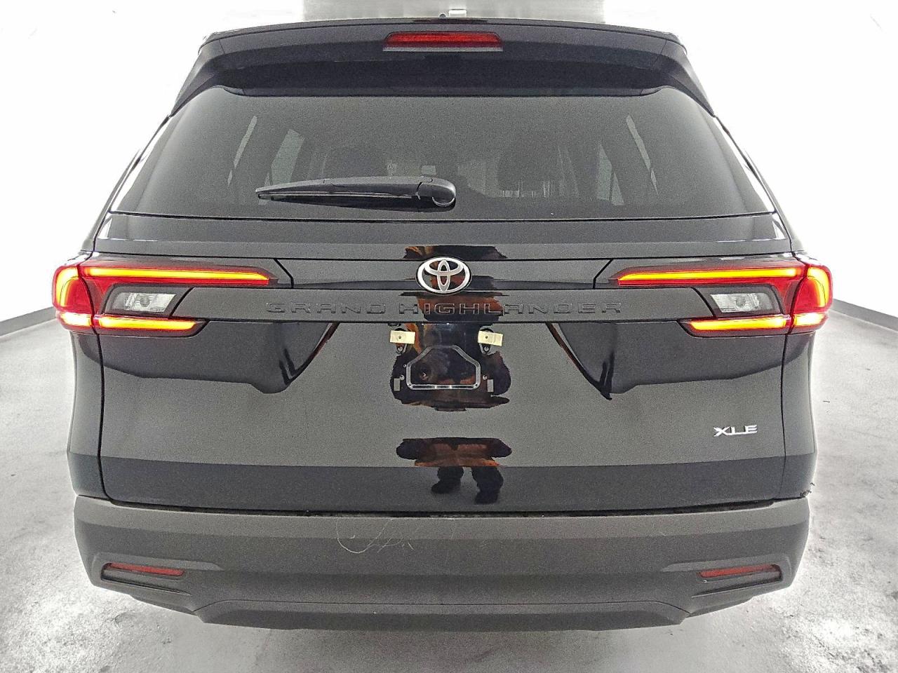 2025 Toyota Grand Highlander Le VIN: 5TDAAAA54SS024335 Lot: 94189535