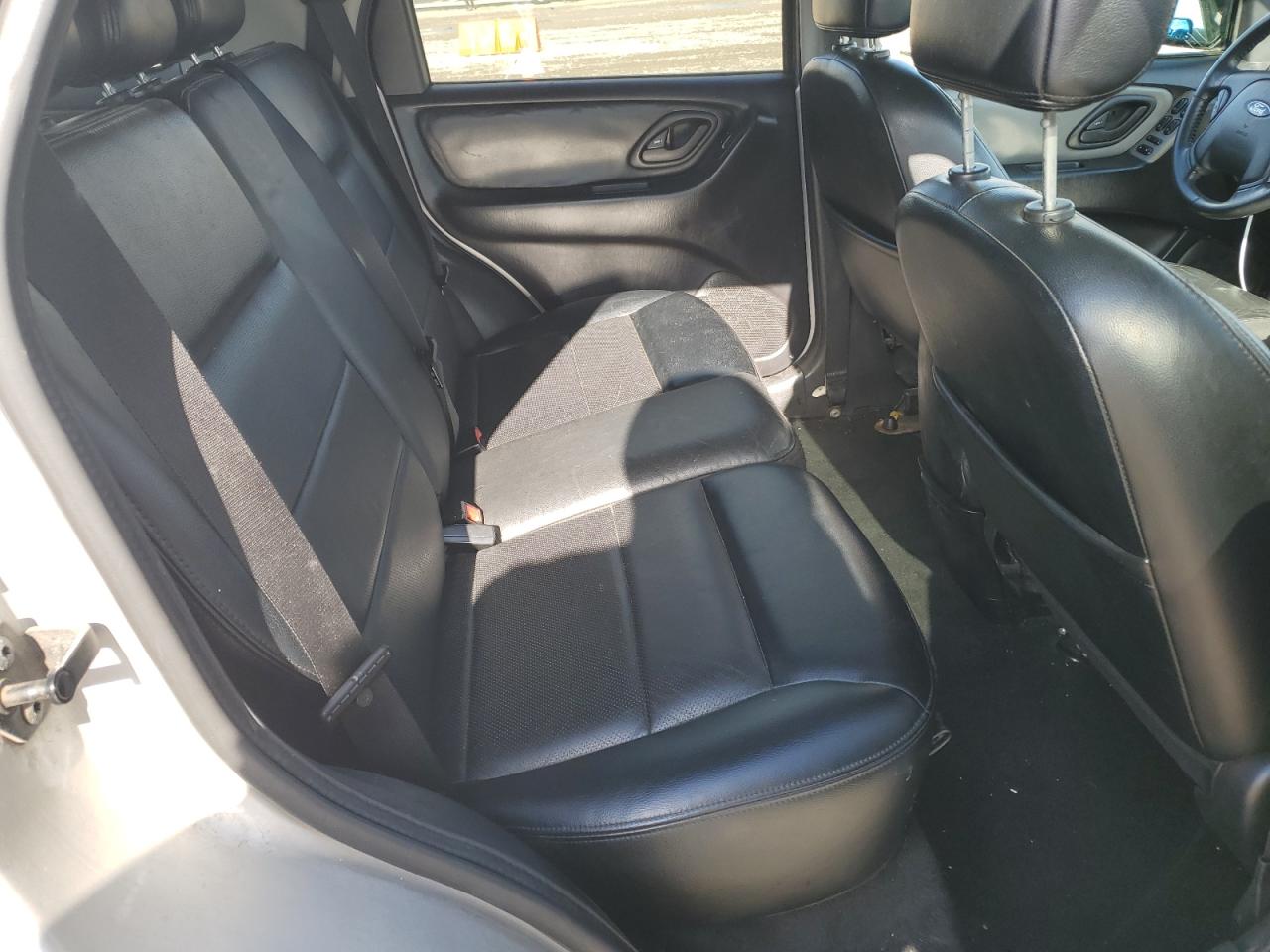 2005 Ford Escape Limited VIN: 1FMYU04195KB68172 Lot: 92684785