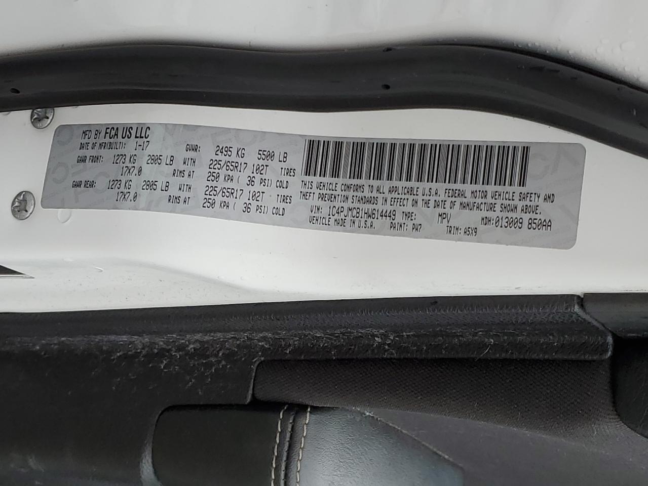 2017 Jeep Cherokee Latitude VIN: 1C4PJMCB1HW614449 Lot: 93329145