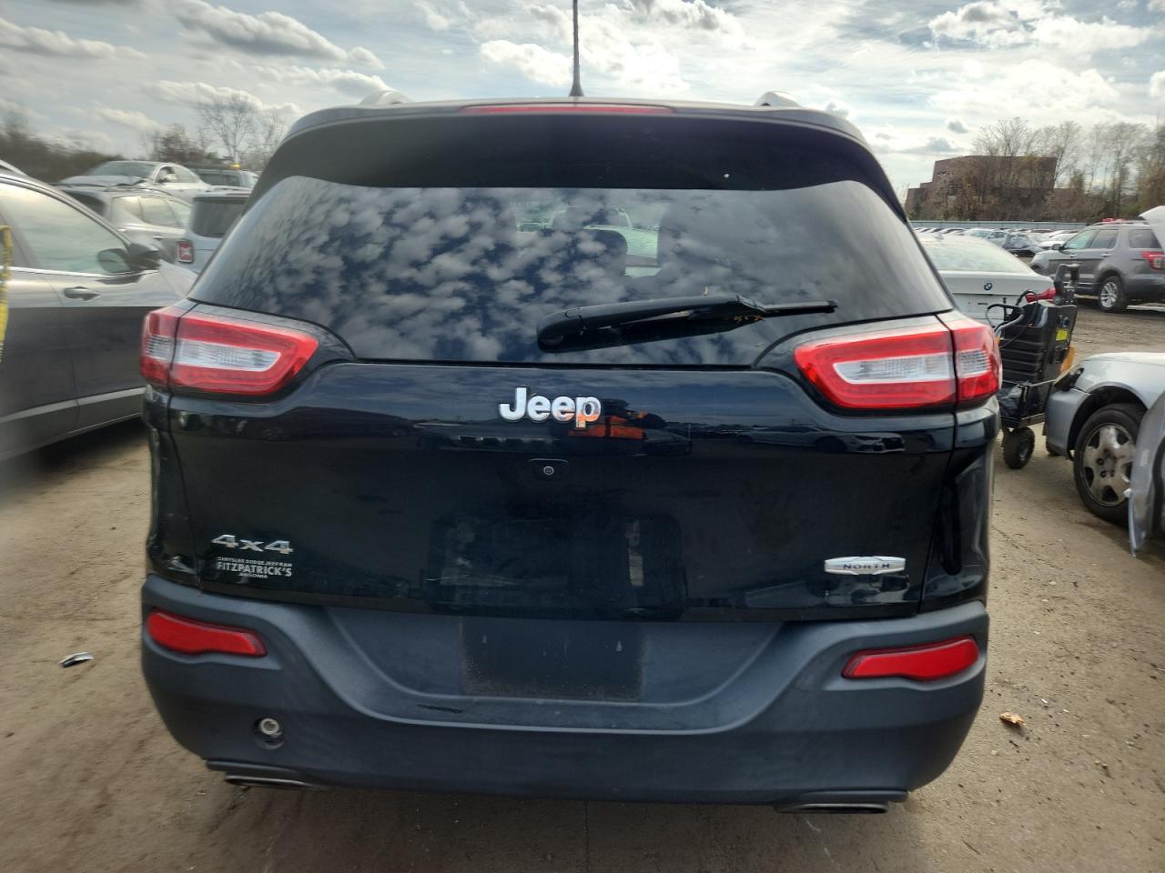 2017 Jeep Cherokee Latitude VIN: 1C4PJMCSXHW575585 Lot: 91012425