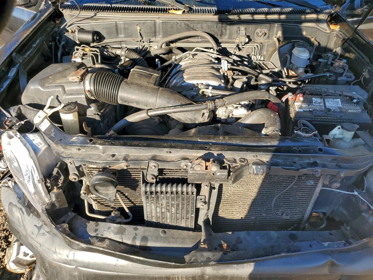 2002 Toyota Tundra Access Cab Limited VIN: 5TBBT48122S235271 Lot: 93610875