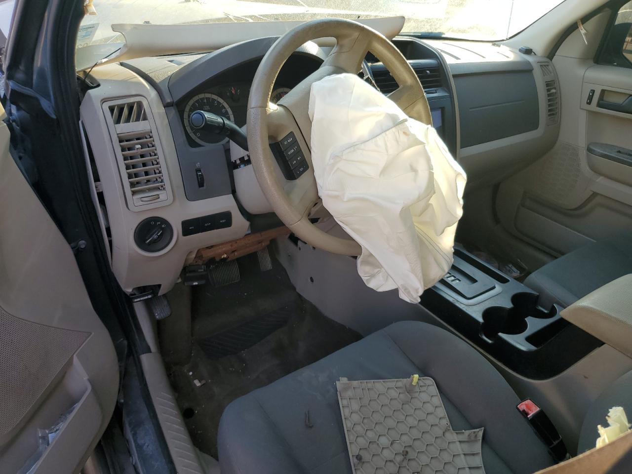 2011 Ford Escape Xls VIN: 1FMCU0C78BKA68074 Lot: 93735735