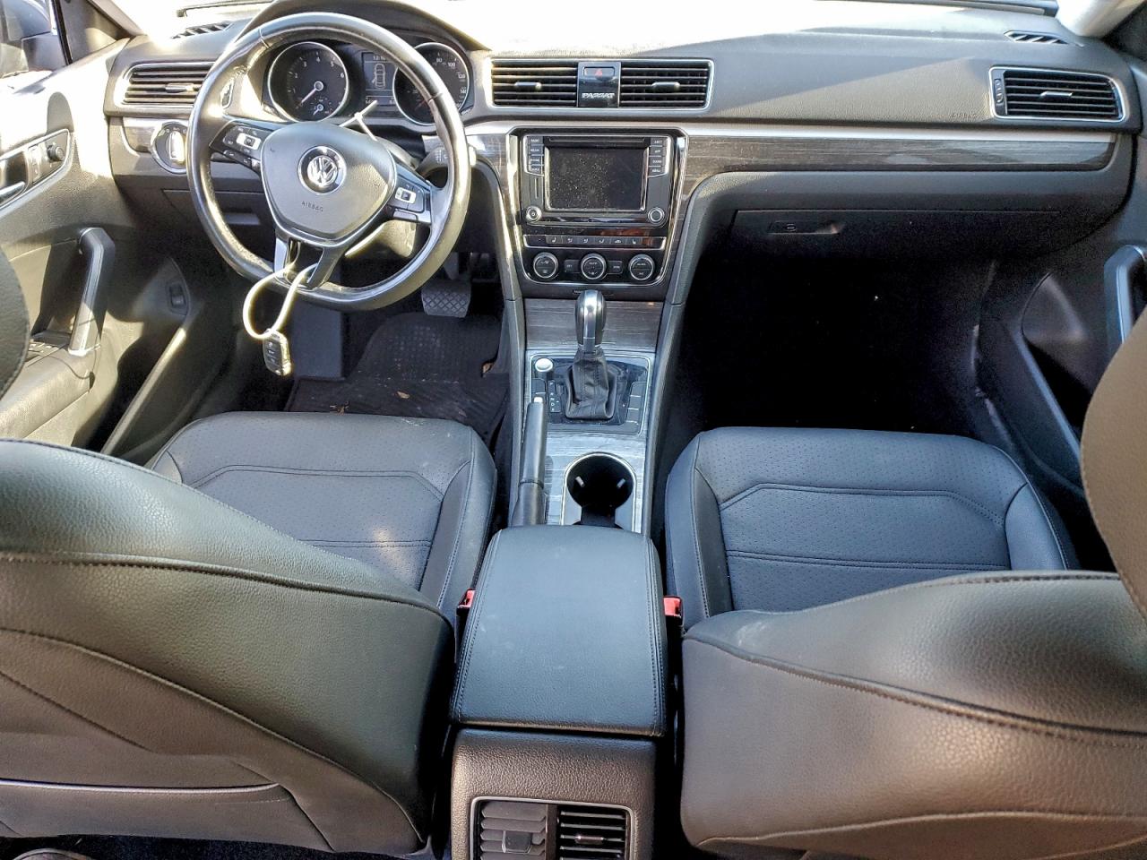 2018 Volkswagen Passat Se VIN: 1VWBA7A36JC025697 Lot: 93492245