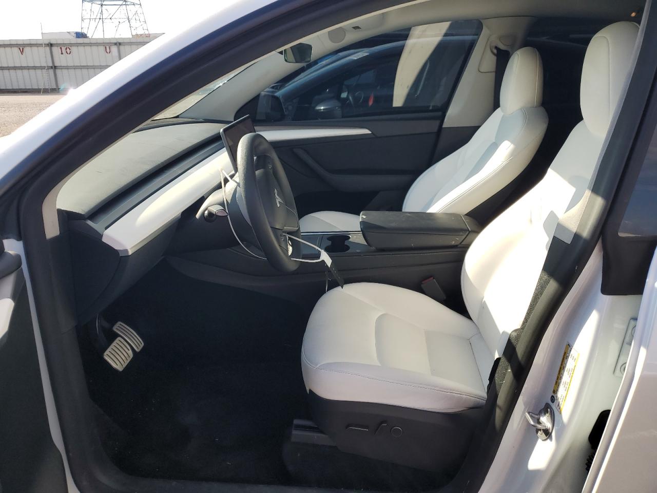 2023 Tesla Model Y VIN: 7SAYGDEF6PF807611 Lot: 92821015