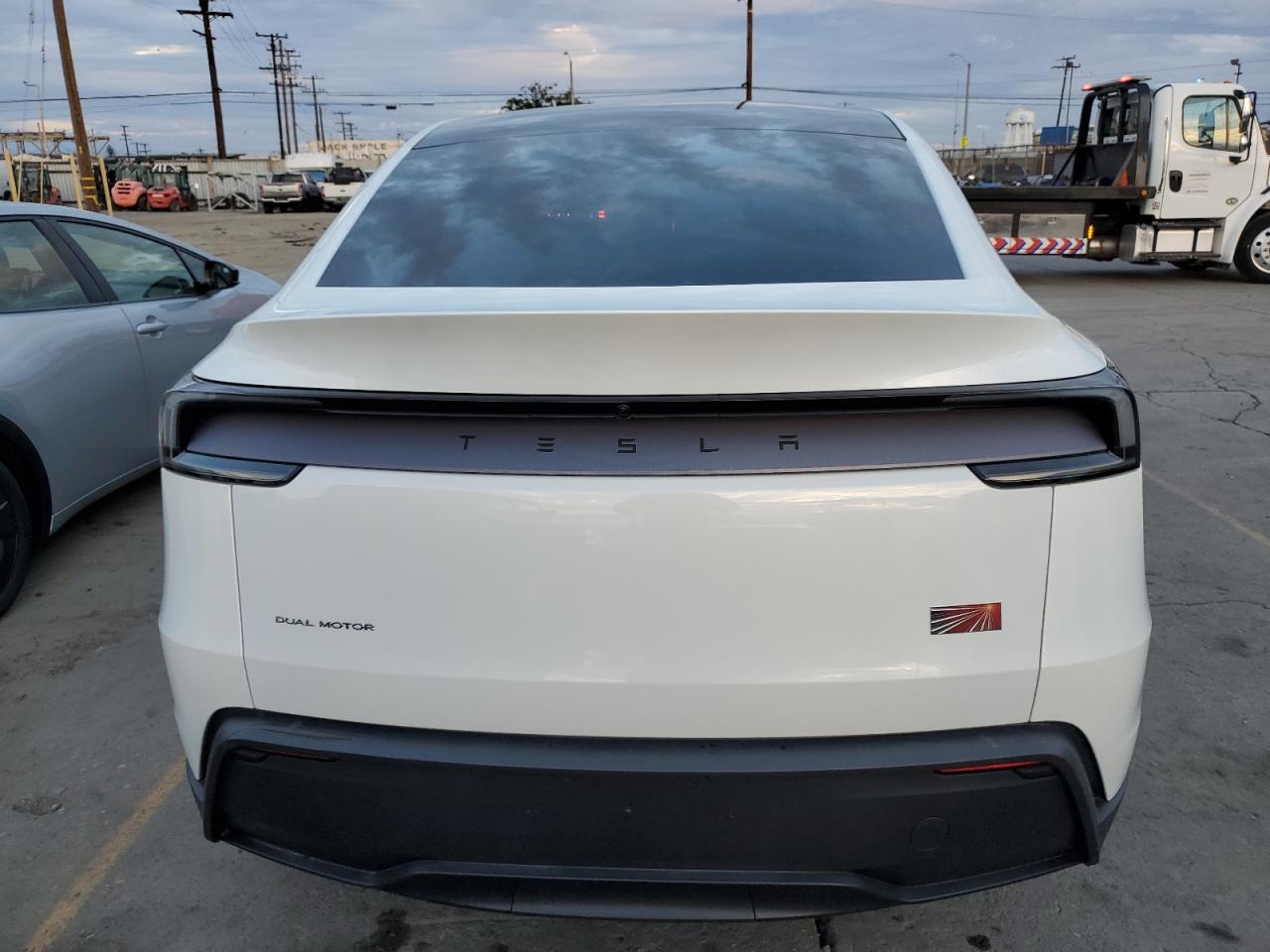 2026 Tesla Model Y VIN: 7SAYGDEEXTF326293 Lot: 92869115