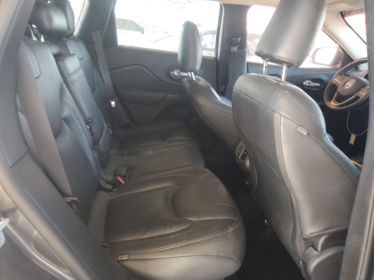 2016 Jeep Cherokee Latitude VIN: 1C4PJLCB2GW297399 Lot: 92908455