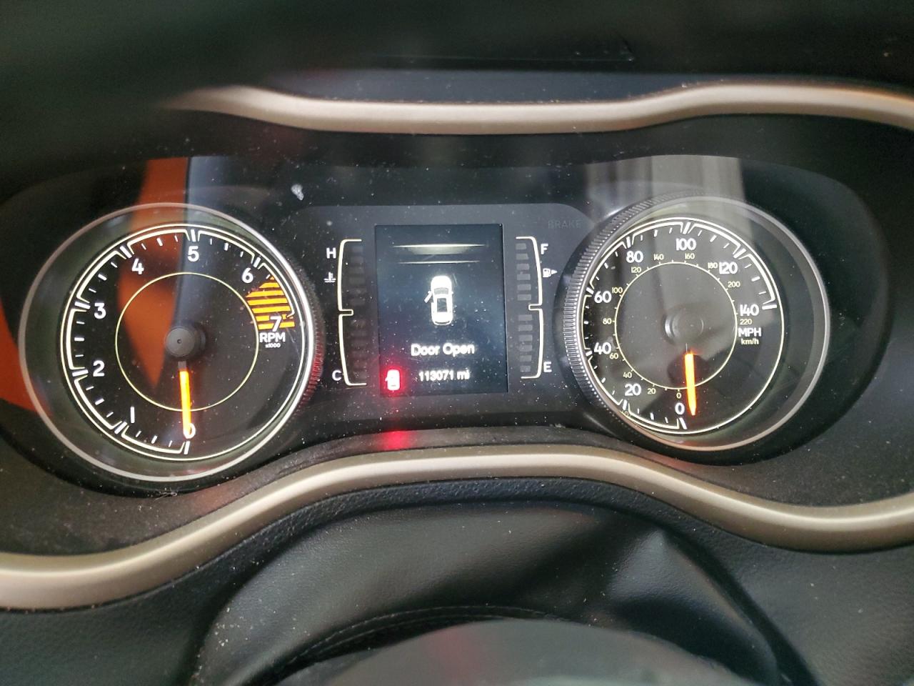 2018 Jeep Cherokee Latitude VIN: 1C4PJLCB3JD518303 Lot: 92370565