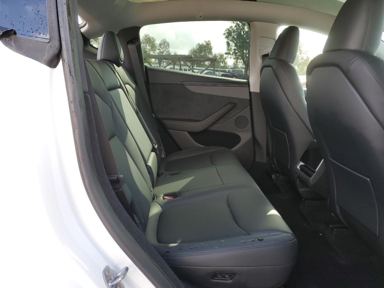 2026 Tesla Model Y VIN: 7SAYGDED7TF419800 Lot: 93335665