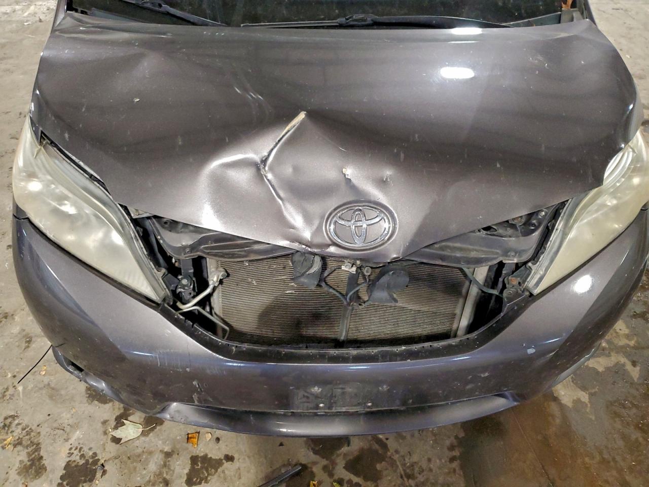 2011 Toyota Sienna Xle VIN: 5TDYK3DC7BS044354 Lot: 94197795