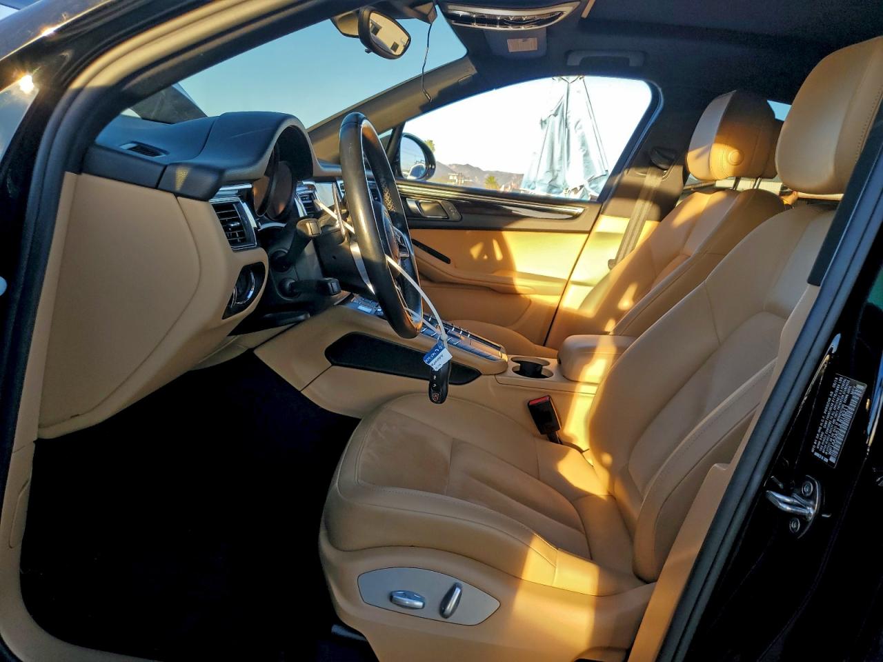 2018 Porsche Macan VIN: WP1AA2A51JLB18211 Lot: 92765495