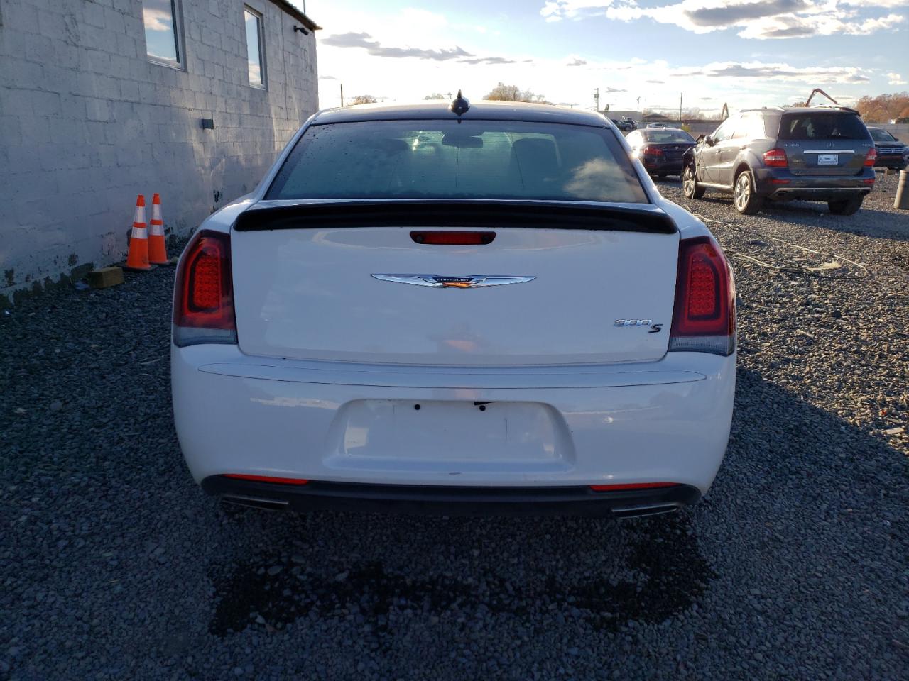 2019 Chrysler 300 S VIN: 2C3CCABG2KH654070 Lot: 91769795