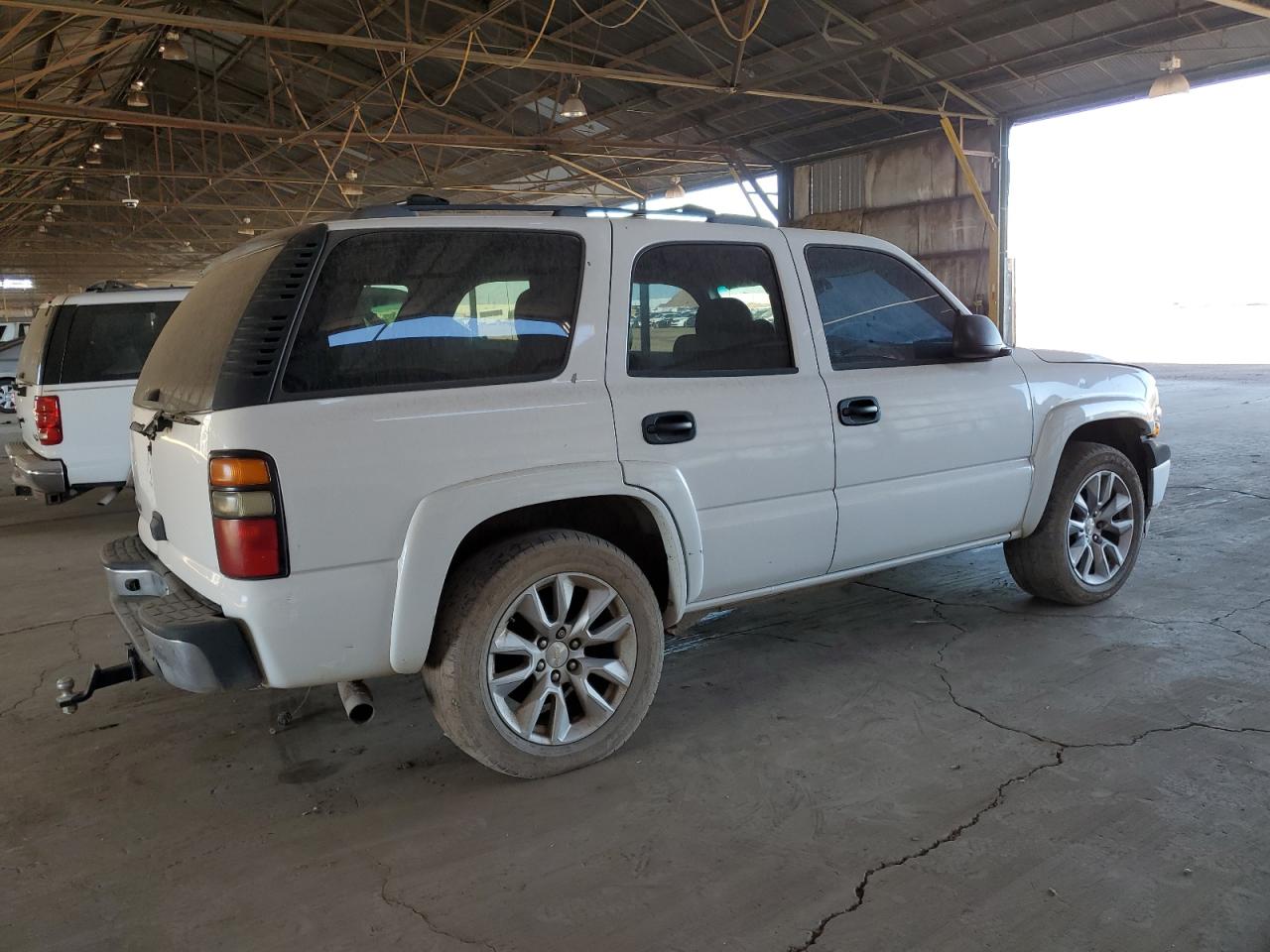 2006 Chevrolet Tahoe C1500 white suv gas 1GNEC13T06R114245 photo #4