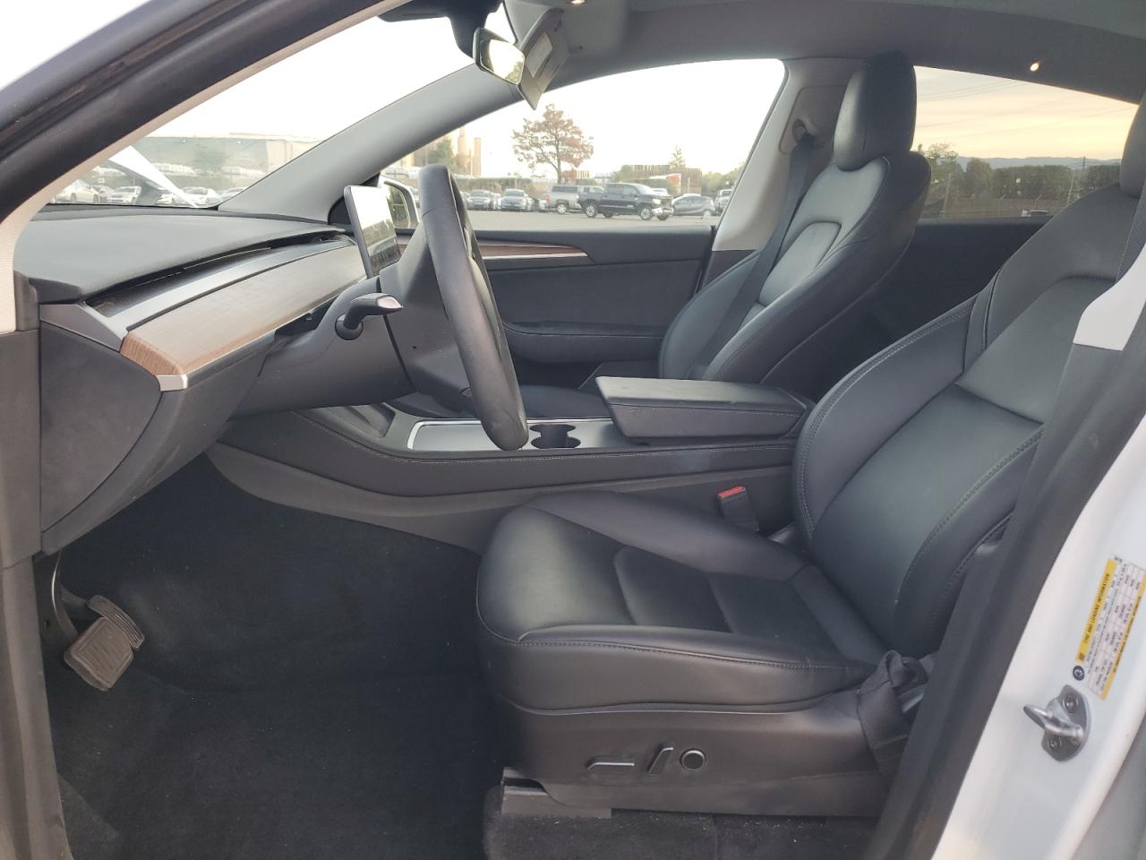 2023 Tesla Model Y VIN: 7SAYGDEE0PF588796 Lot: 92389005