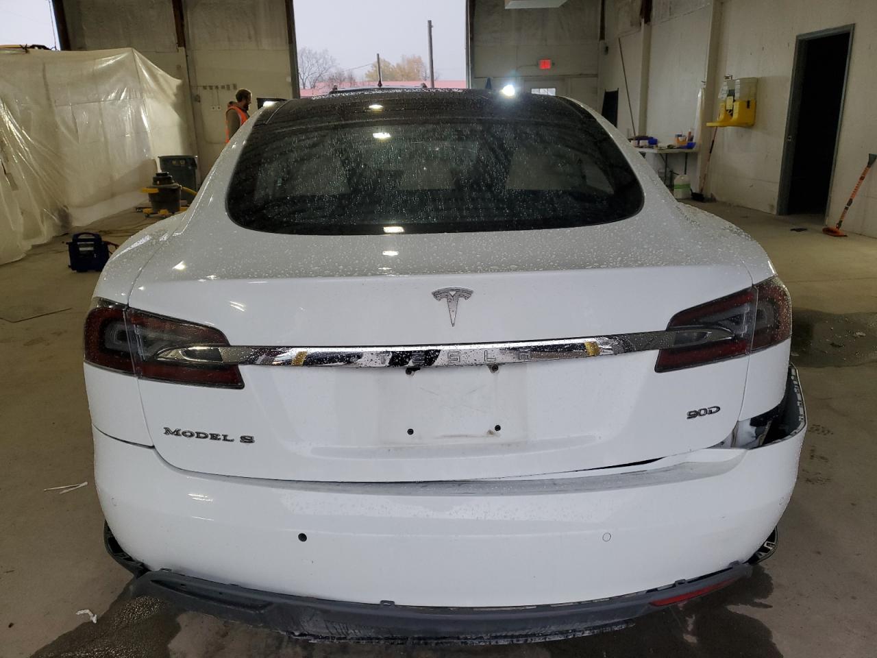 2015 Tesla Model S VIN: 5YJSA1E21FF105713 Lot: 93249945