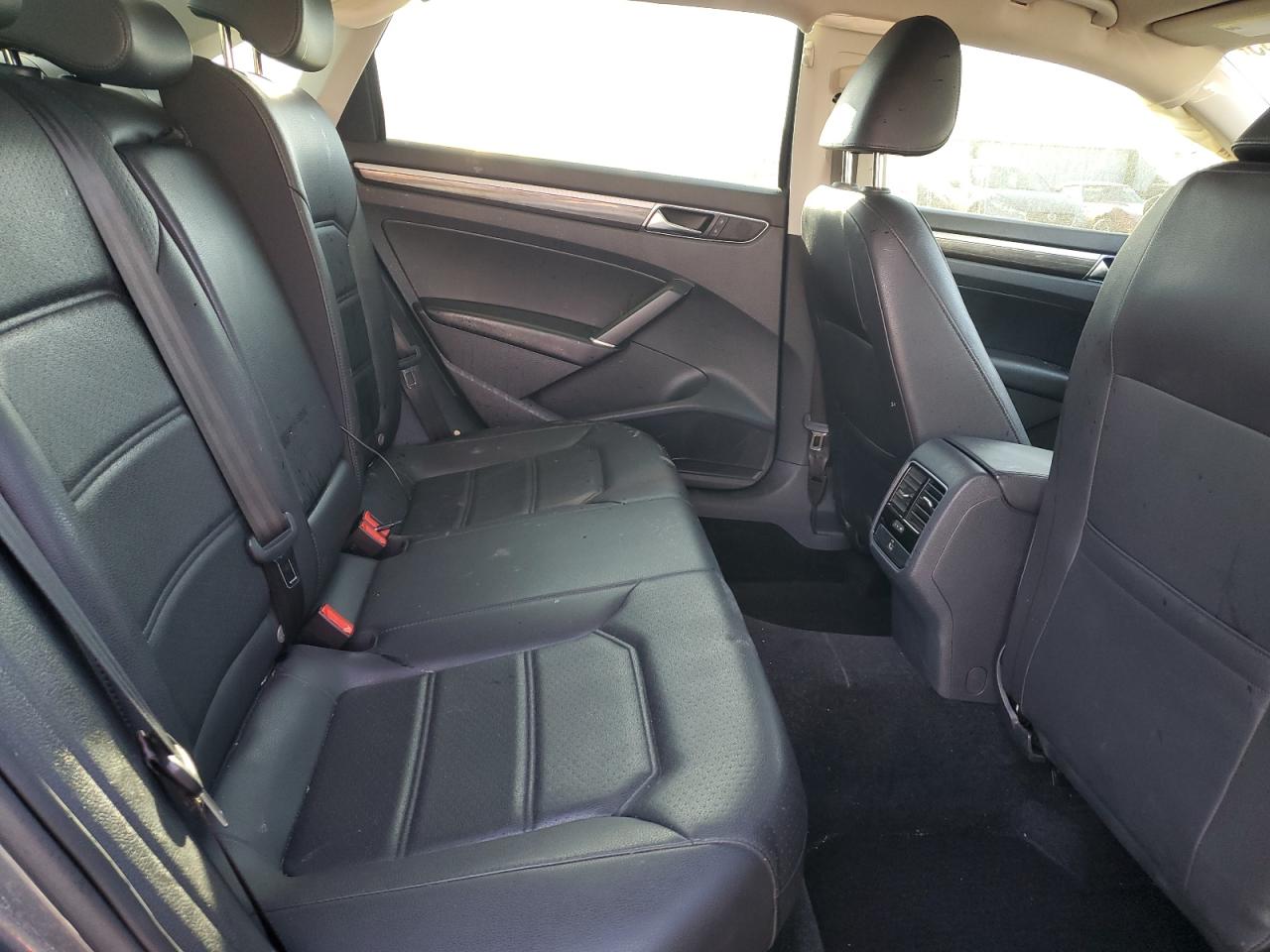 2017 Volkswagen Passat Se VIN: 1VWBT7A37HC067624 Lot: 92442155