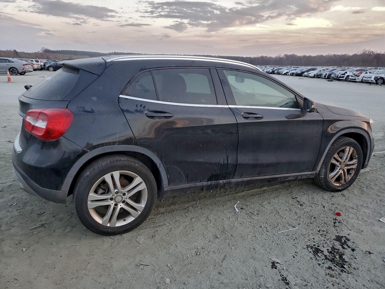 Фото: WDCTG4EB2GJ256178