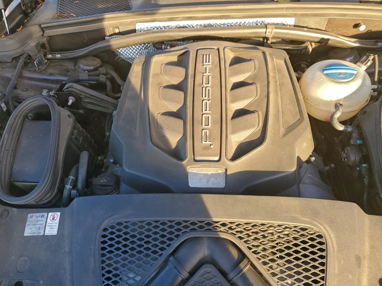 2018 Porsche Macan S VIN: WP1AB2A53JLB39588 Lot: 93965635