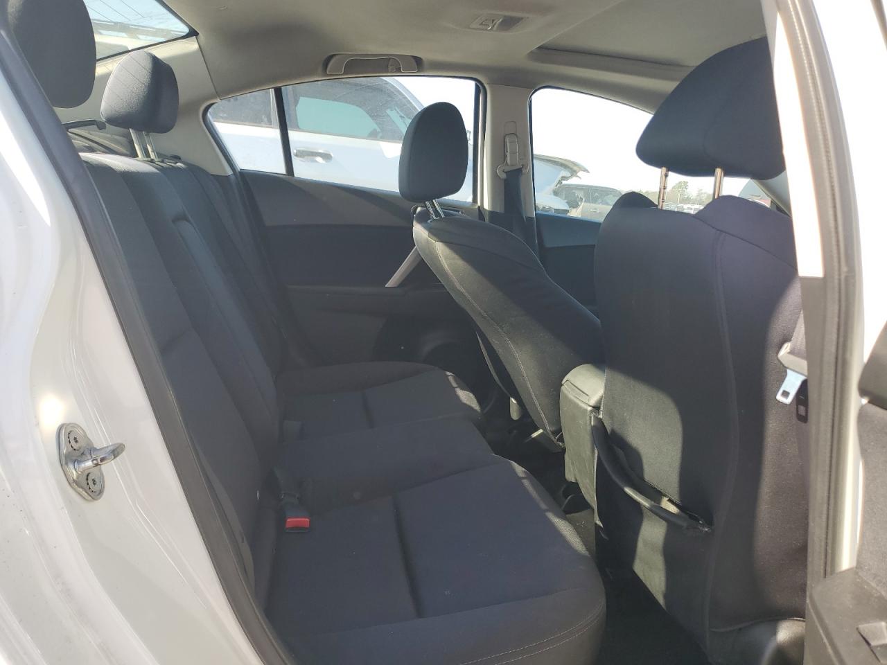 2011 Mazda 3 S VIN: JM1BL1U59B1384708 Lot: 92488005