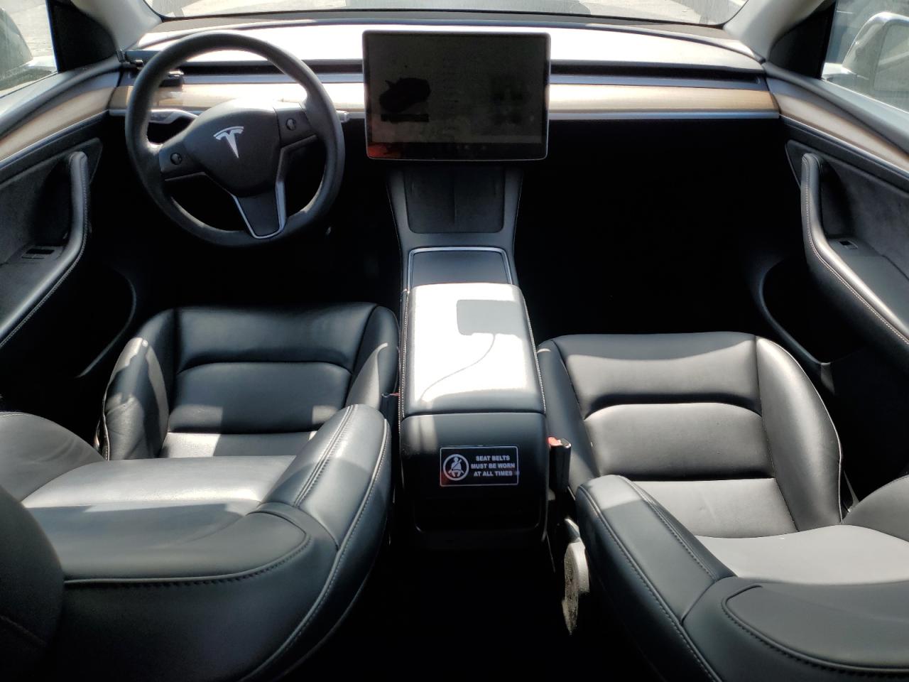 2024 Tesla Model Y VIN: 7SAYGDEEXRF988500 Lot: 90643565